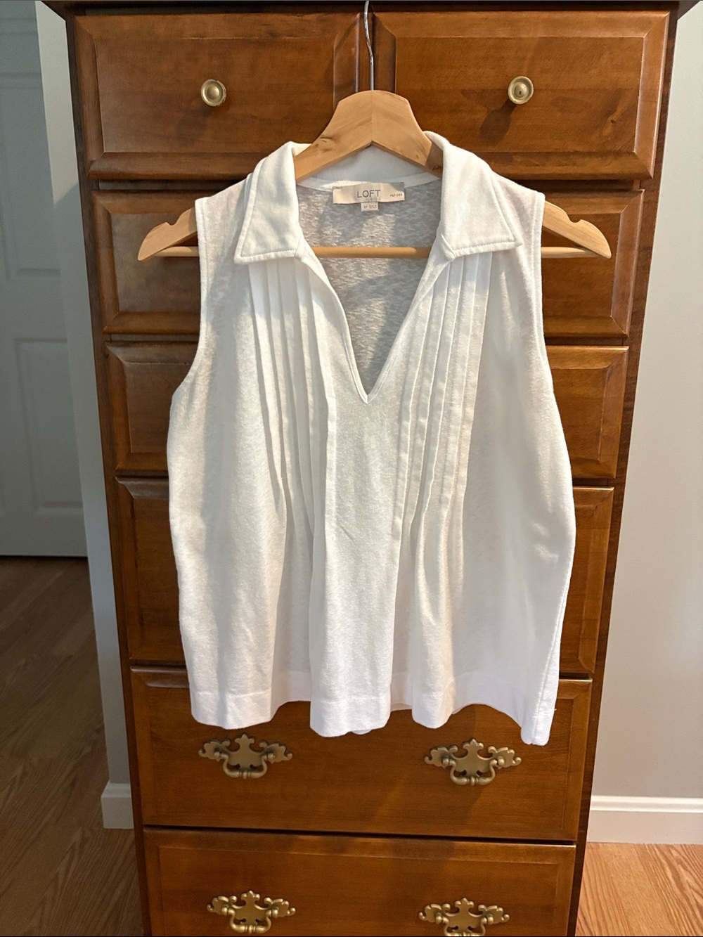 LOFT White Sleeveless Collared Pintuck V-Neck Top
